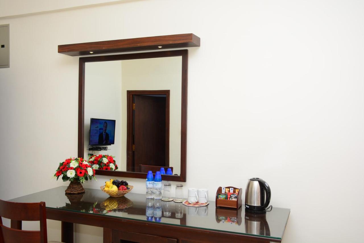 Hotel Nelly Marine Colombo Buitenkant foto
