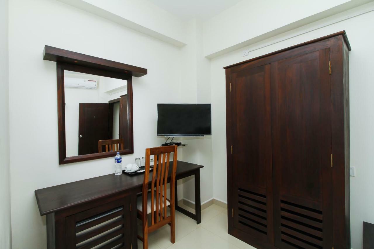 Hotel Nelly Marine Colombo Buitenkant foto