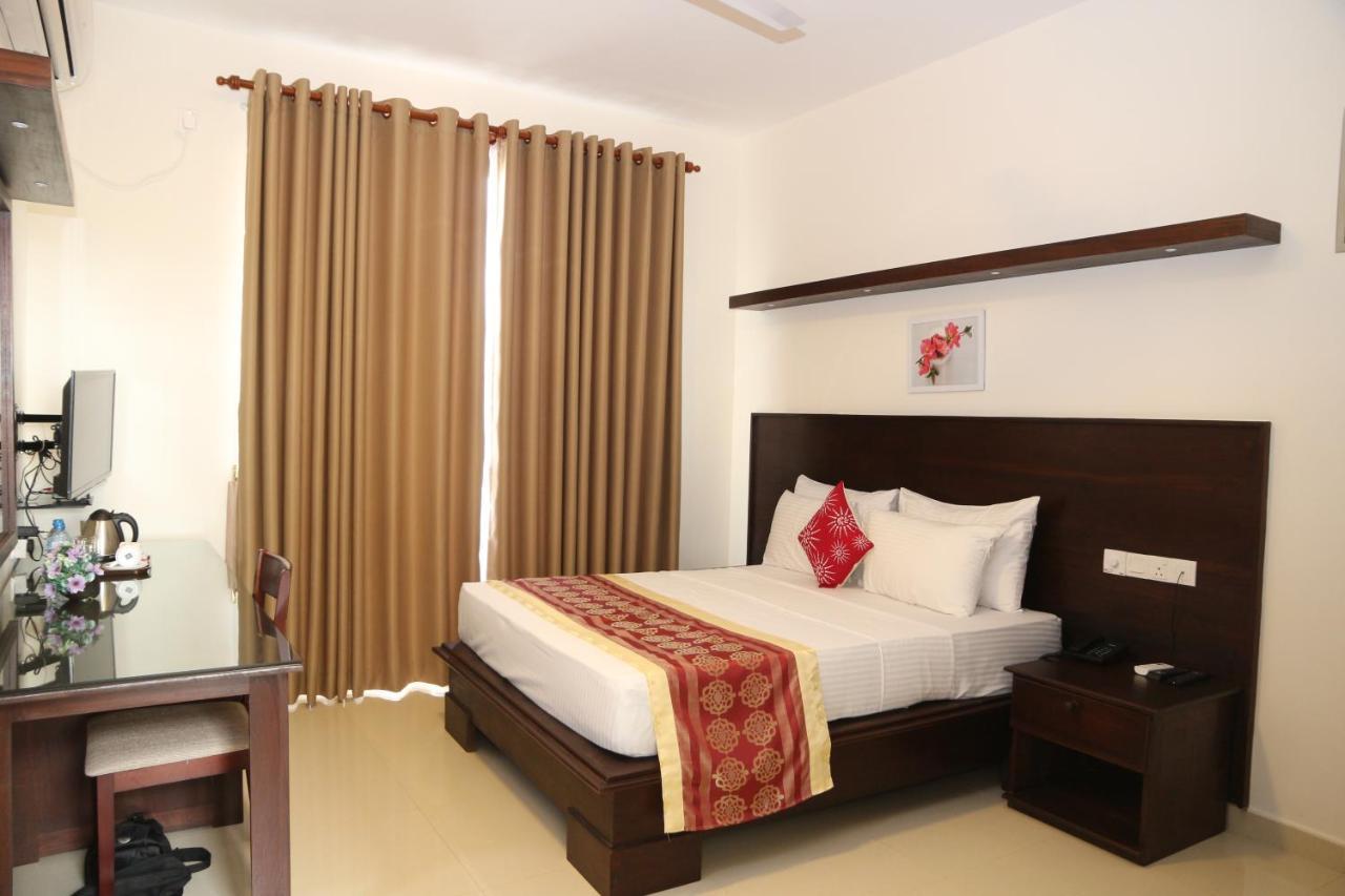 Hotel Nelly Marine Colombo Buitenkant foto