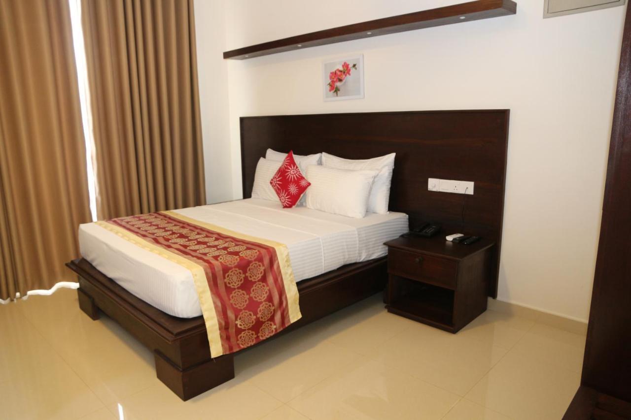 Hotel Nelly Marine Colombo Buitenkant foto