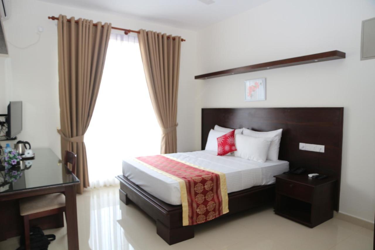 Hotel Nelly Marine Colombo Buitenkant foto